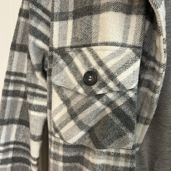 Thread & Supply button up shirt - Picture 3 of 4